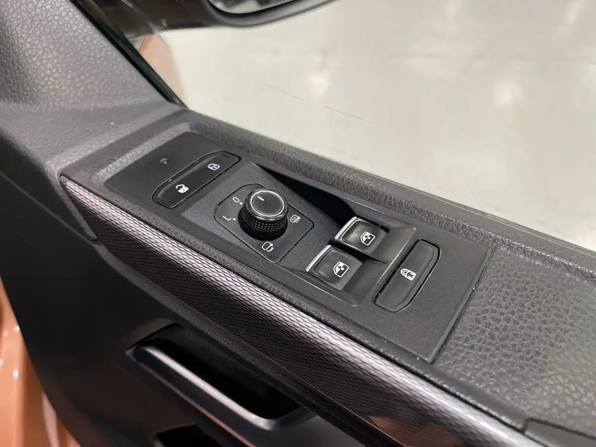 2020-volkswagen-caravelle-20bitdi-executive-bmt-big-25