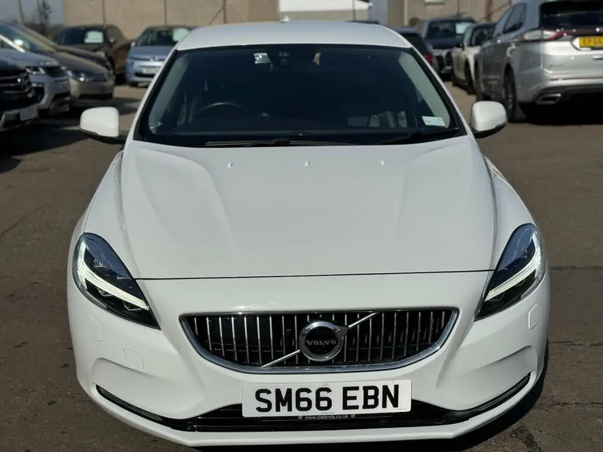 2016-volvo-v40-15-t2-inscription-big-1
