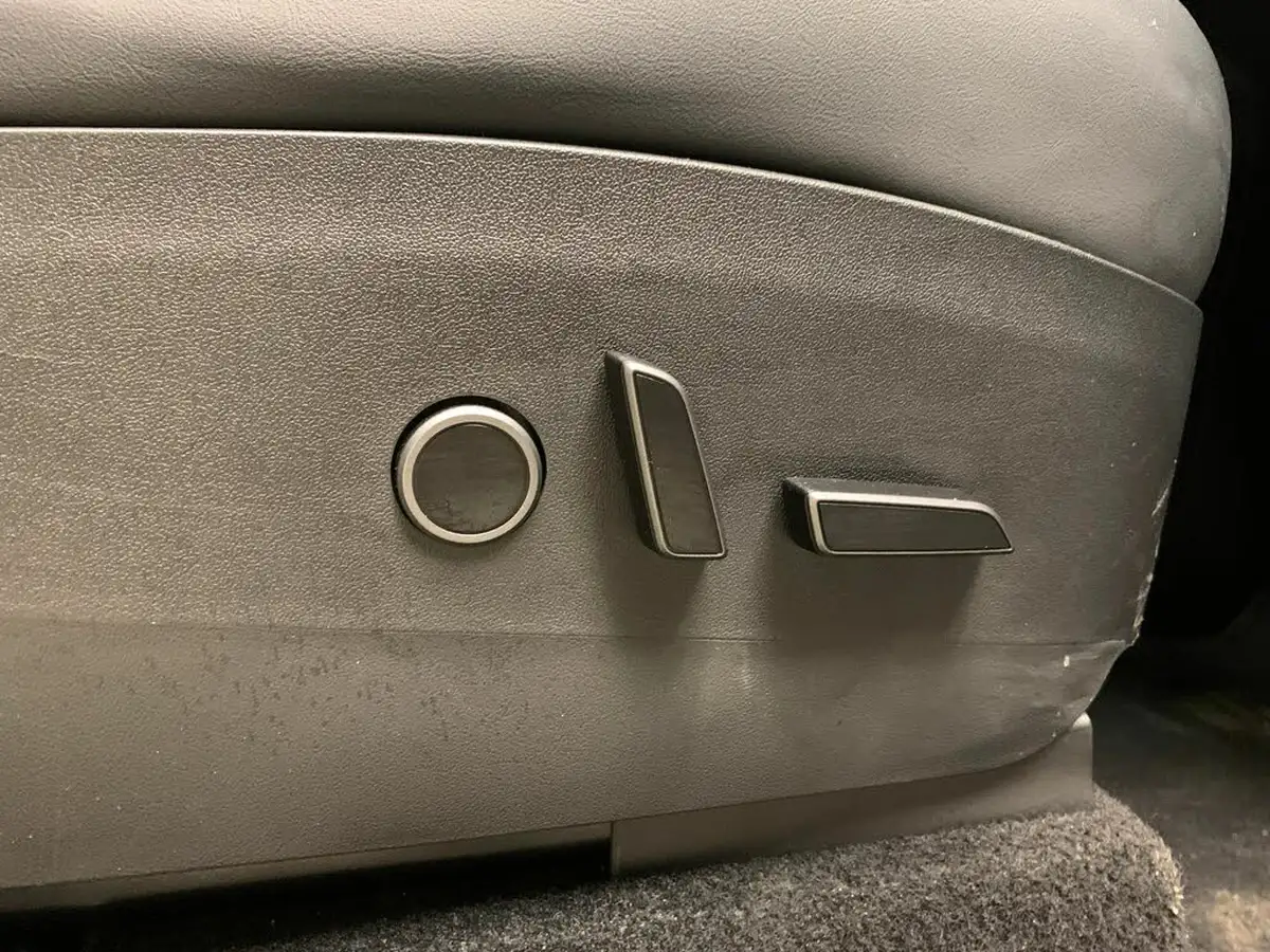 2022-tesla-model-y-e-long-range-big-15