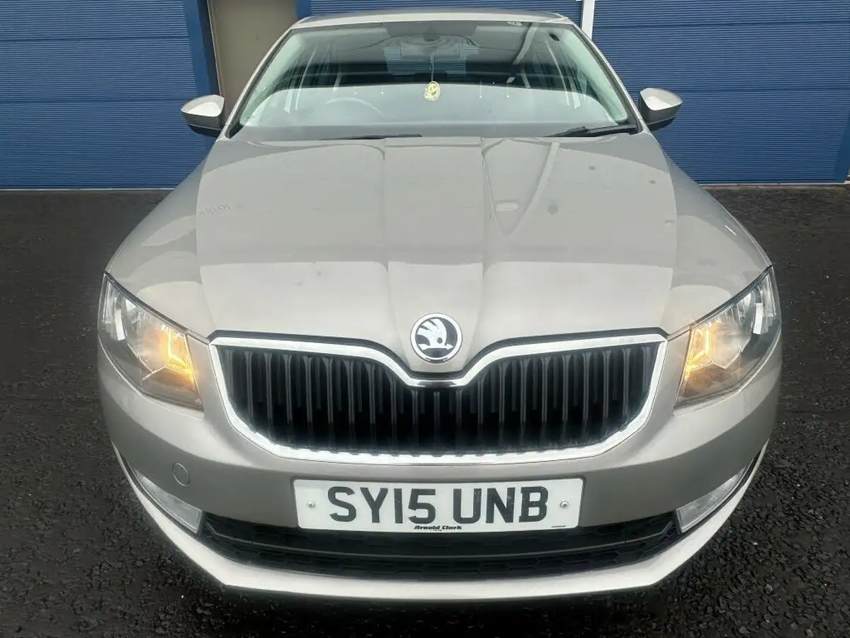 2015-skoda-octavia-16tdi-se-105ps-hatchback-big-7