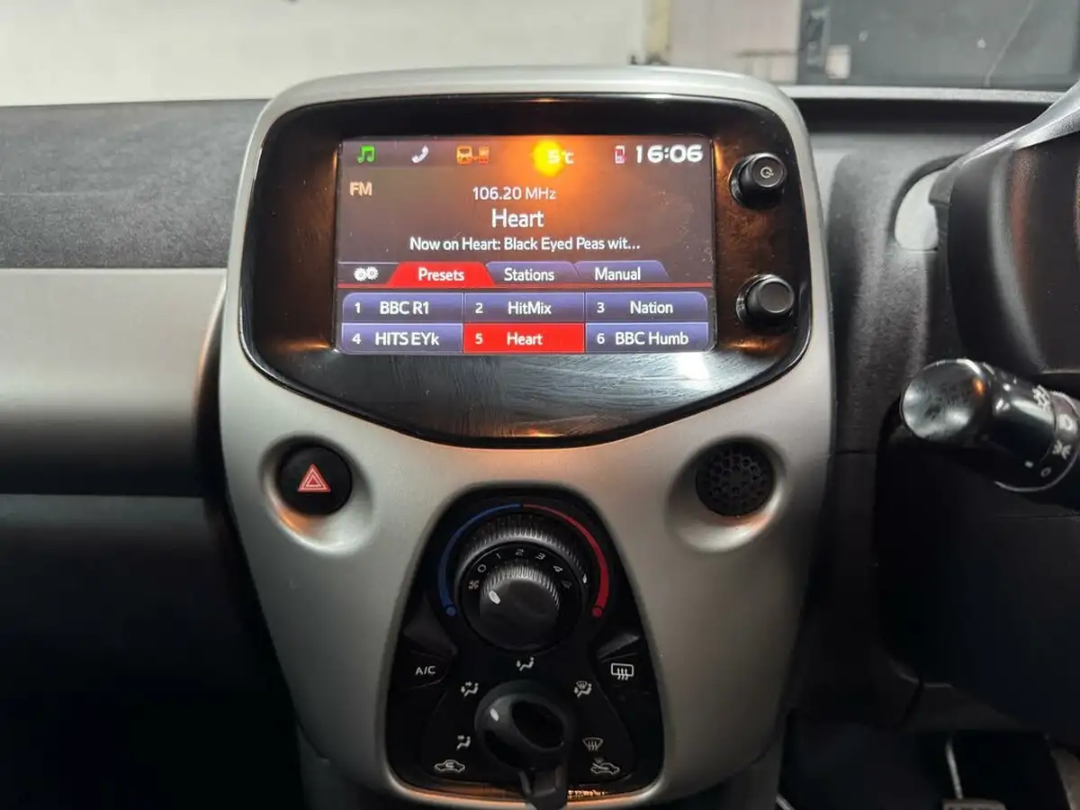 2017-citroen-c1-12-puretech-feel-3d-big-24