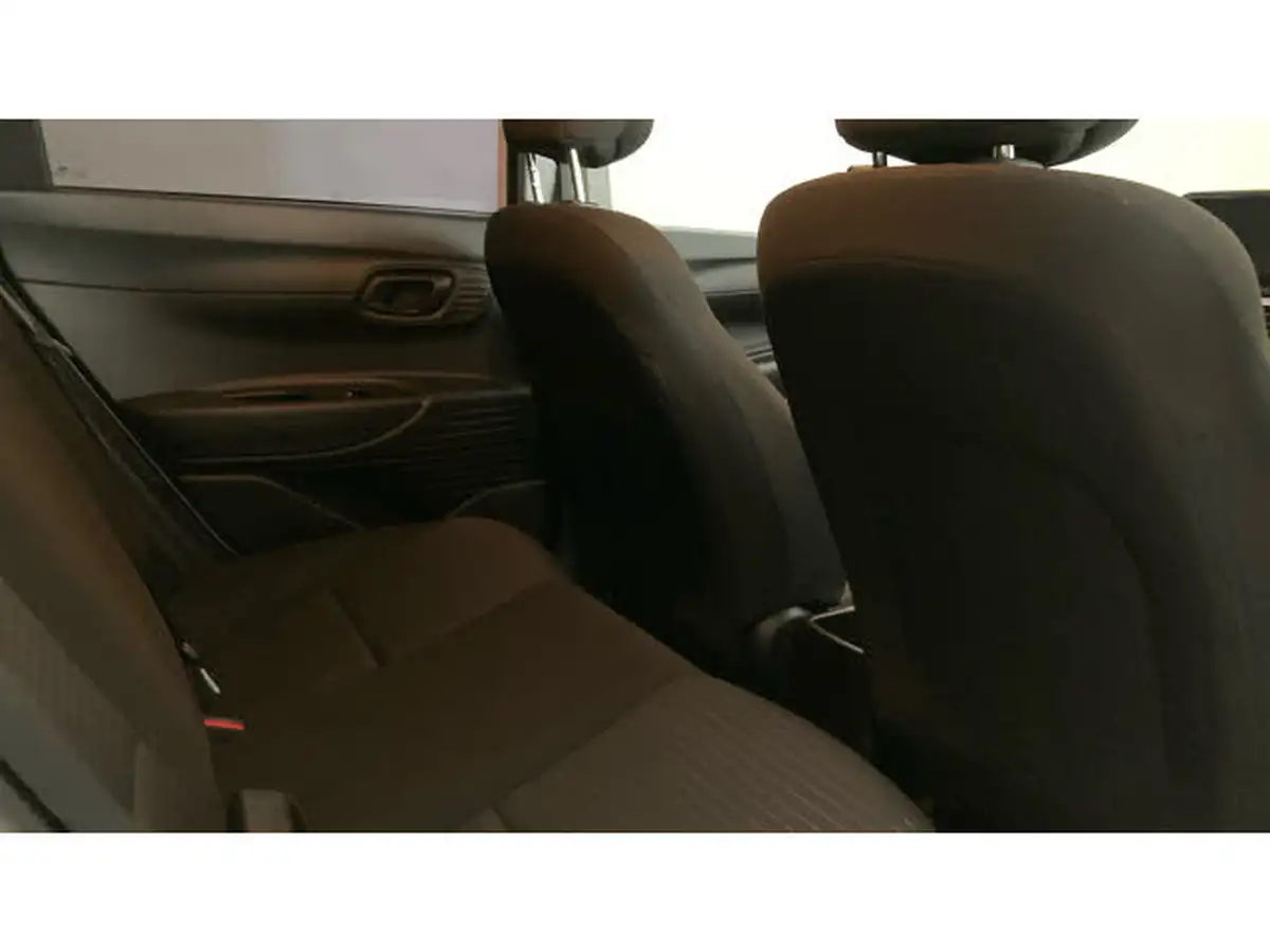 2022-hyundai-i20-10-t-gdi-se-connect-dct-big-32