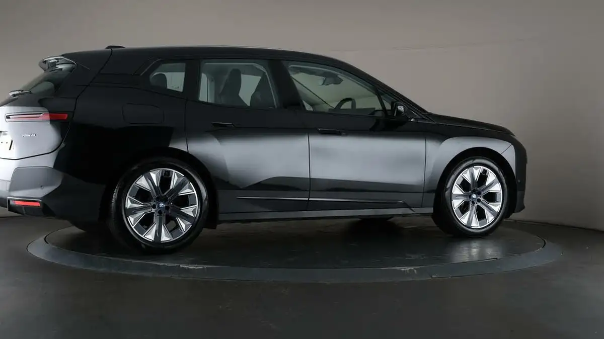 2022-bmw-ix-e-xdrive-40-sport-big-58