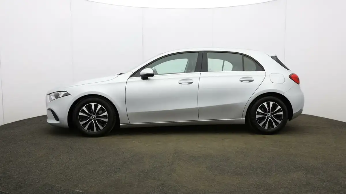 2020-mercedes-benz-a-class-13-a180-se-big-60