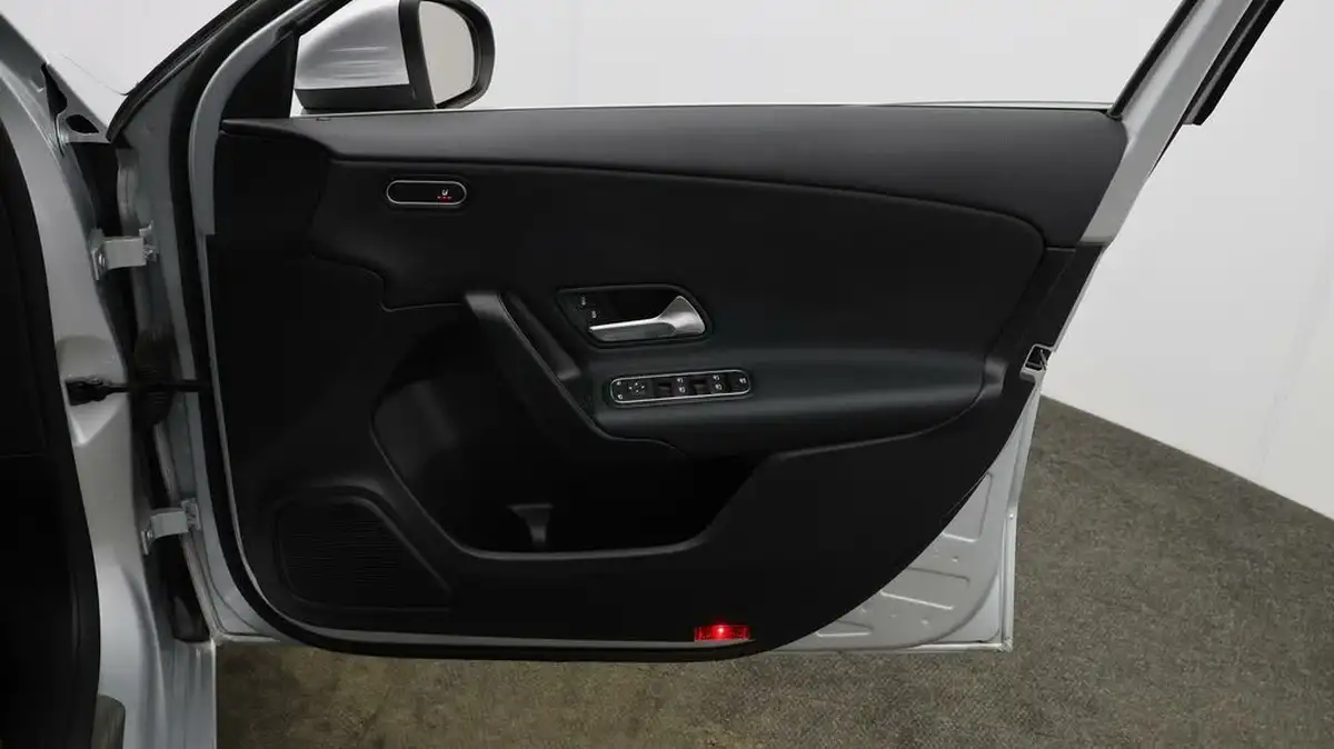 2020-mercedes-benz-a-class-13-a180-se-big-14