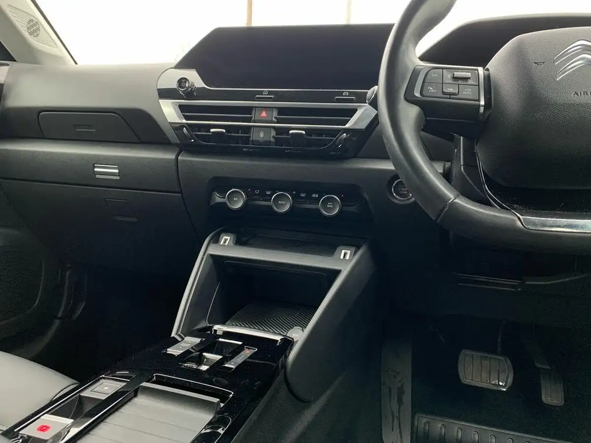 2021-citroen-c4-e-shine-big-16