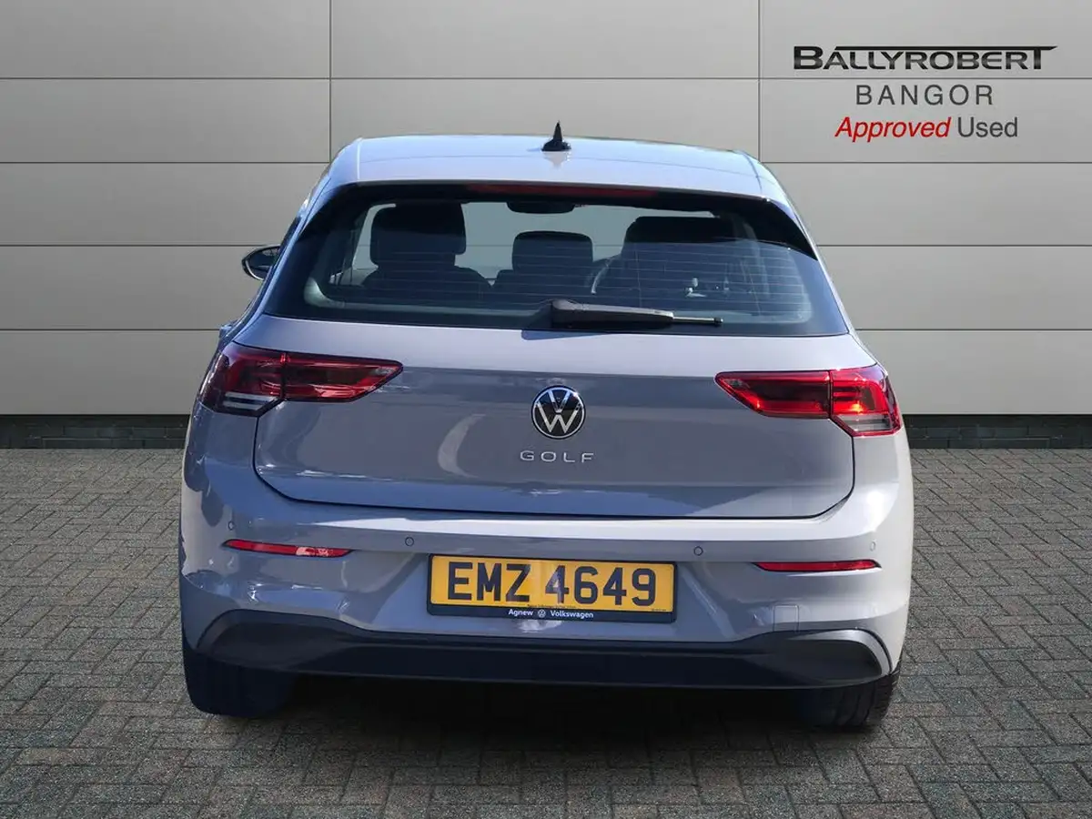 2024-volkswagen-golf-10-tsi-life-hatchback-big-10