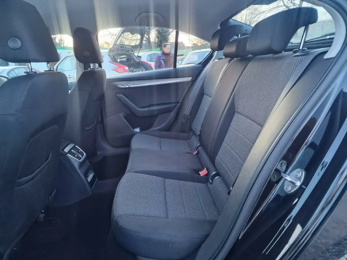 2014-skoda-octavia-16tdi-se-hatchback-big-13