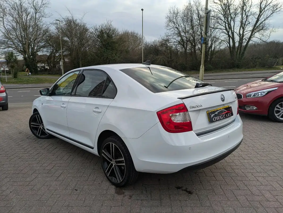 2014-skoda-rapid-12-sport-big-4