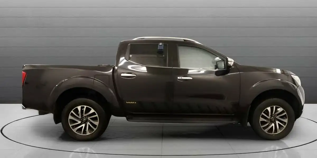 2018-nissan-navara-23dci-tekna-auto-big-7