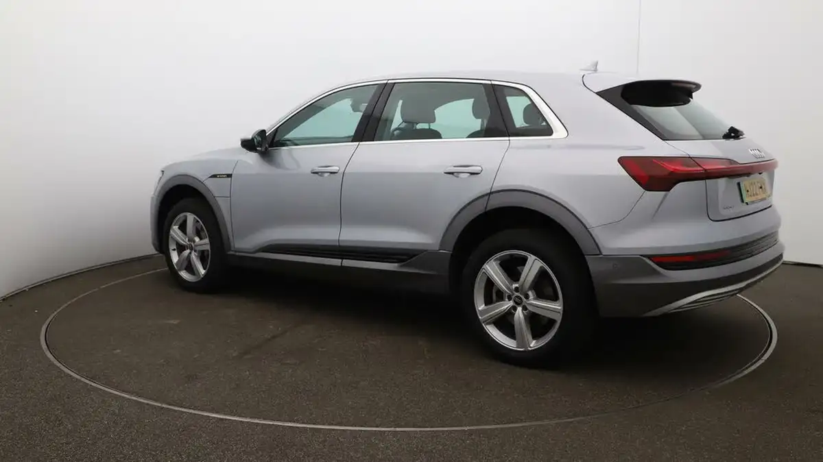 2022-audi-e-tron-55e-technik-station-wagon-big-26