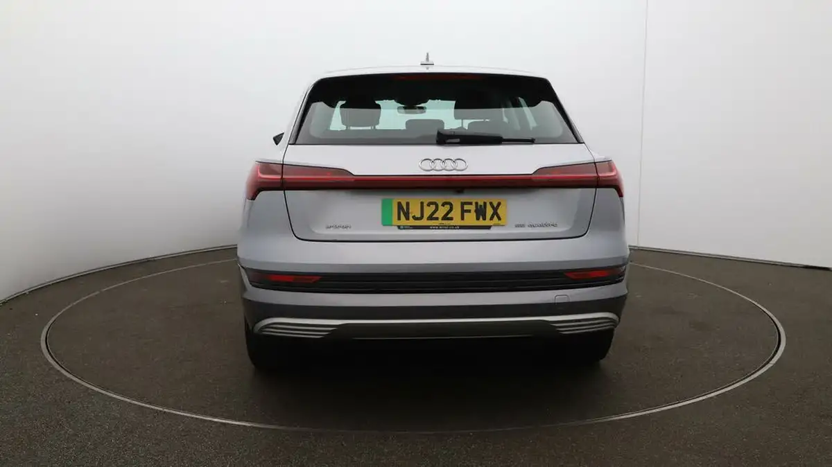 2022-audi-e-tron-55e-technik-station-wagon-big-50