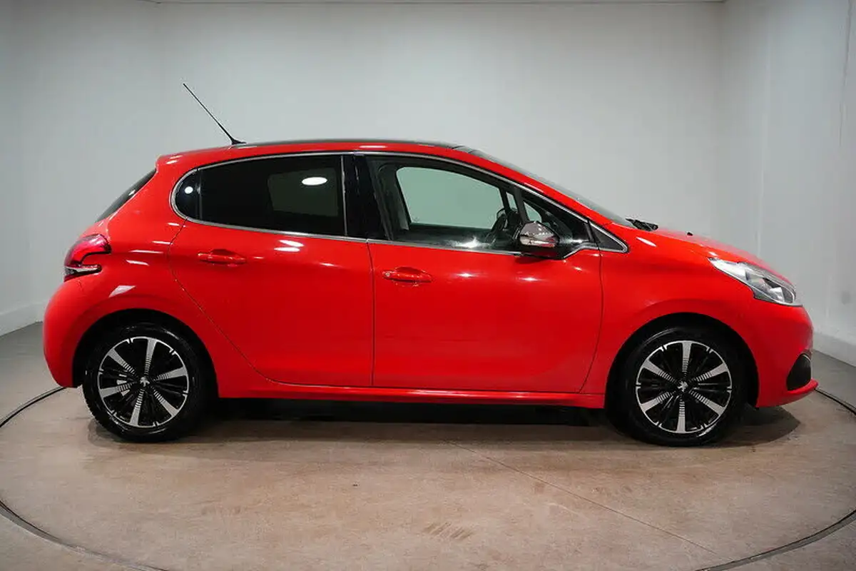 2018-peugeot-208-12-puretech-allure-premium-ss-big-3