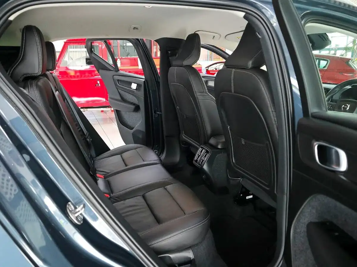 2022-volvo-xc40-15-t3-inscription-big-16