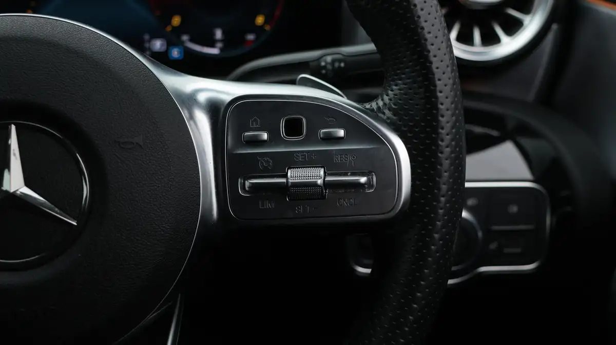 2020-mercedes-benz-cla-13-cla-180-amg-line-premium-plus-coupe-4d-big-24