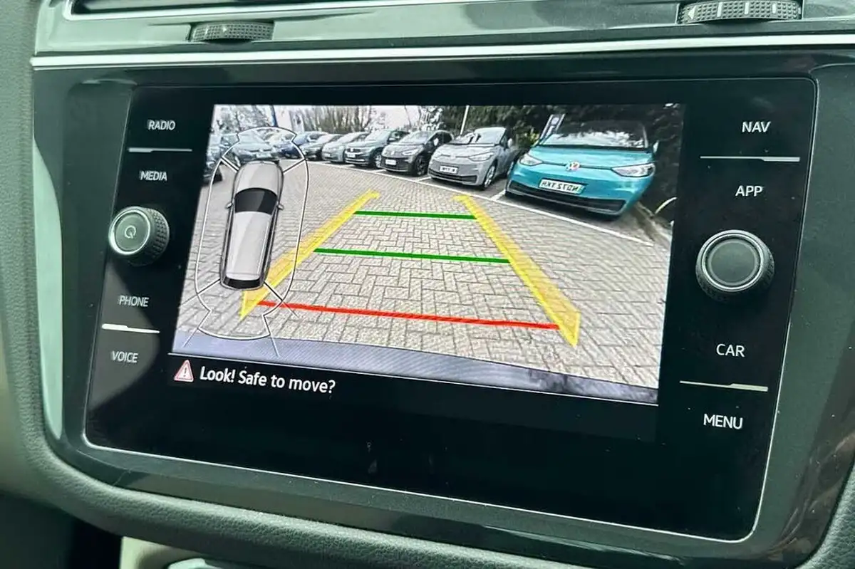 2022-volkswagen-tiguan-15-tsi-elegance-big-23