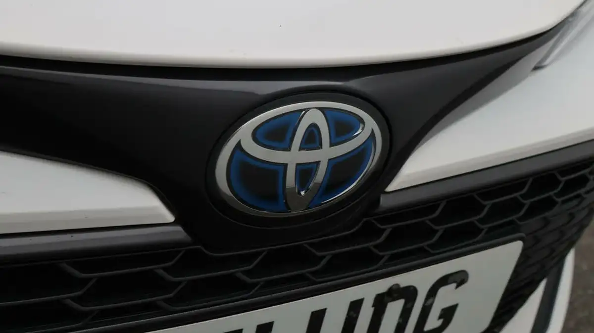 2021-toyota-corolla-18-vvt-i-design-trk-hatchback-5d-big-24