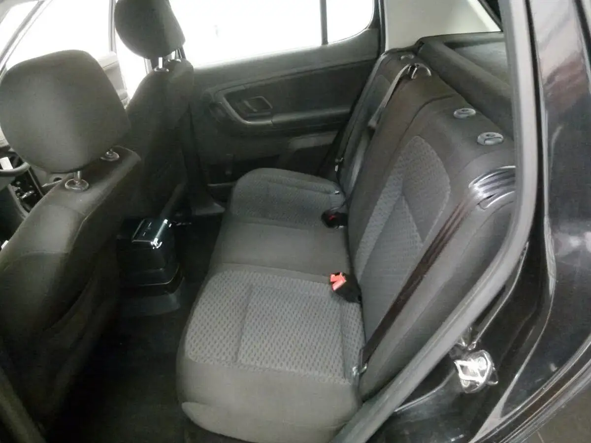 2011-skoda-fabia-16td-se-75bhp-hatchback-big-17