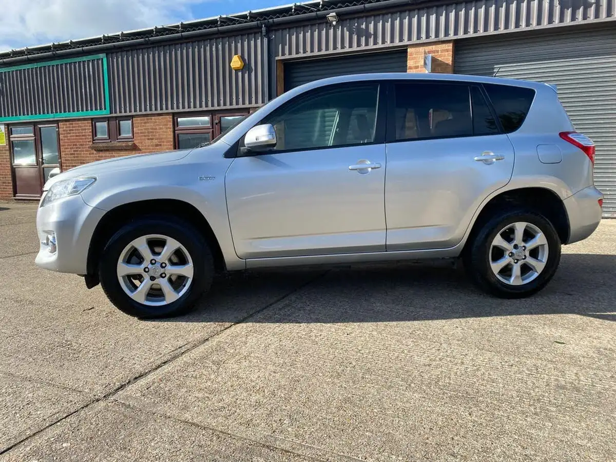 2011-toyota-rav4-22td-xt-r-22d-cat-150bhp-euro-5-auto-big-6