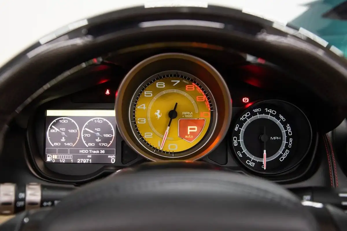 2012-ferrari-california-43-big-36