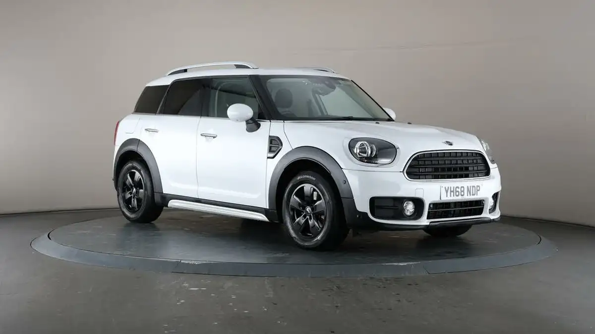 2019-mini-countryman-20td-cooper-d-classic-auto-big-1