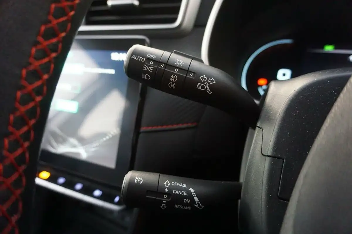 2021-mg-zs-suv-15-vti-tech-exclusive-big-34