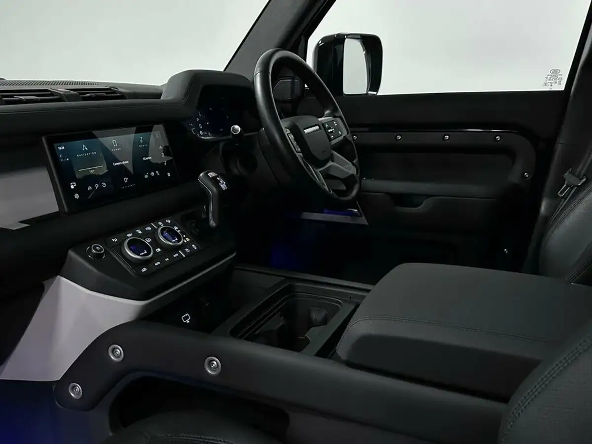2024-land-rover-110-defender-30-d250-xs-edition-big-30