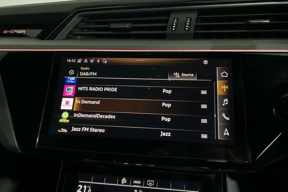 2021-audi-e-tron-e-station-wagon-big-30