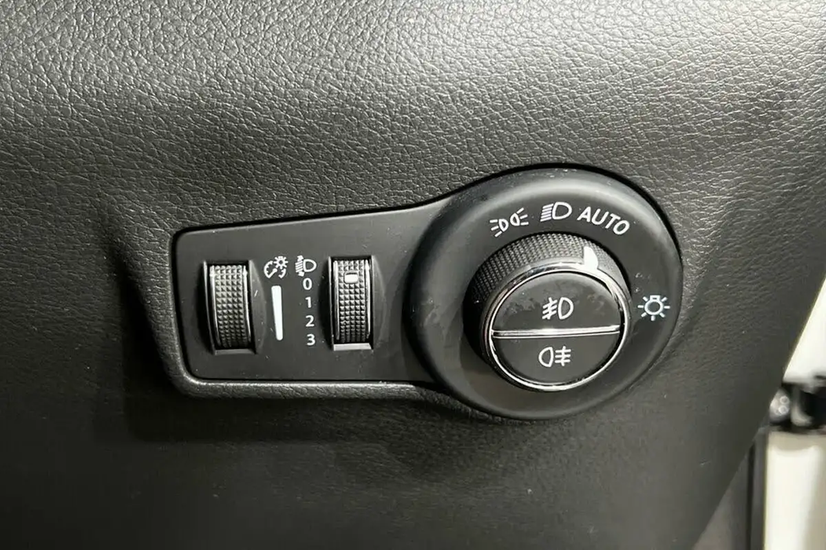 2023-jeep-compass-13-gse-s-big-35