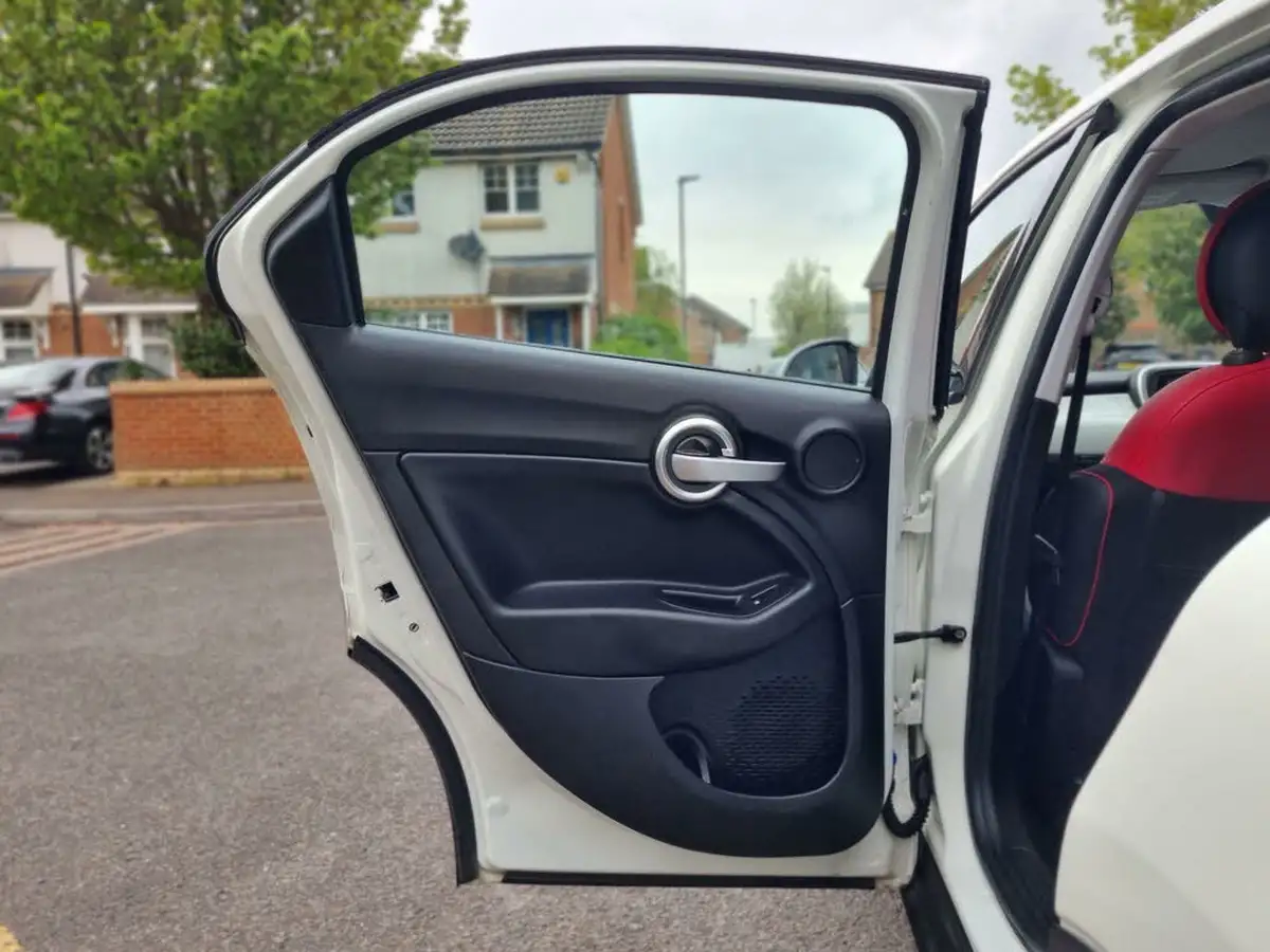2015-fiat-500x-14-pop-star-opening-edition-big-35