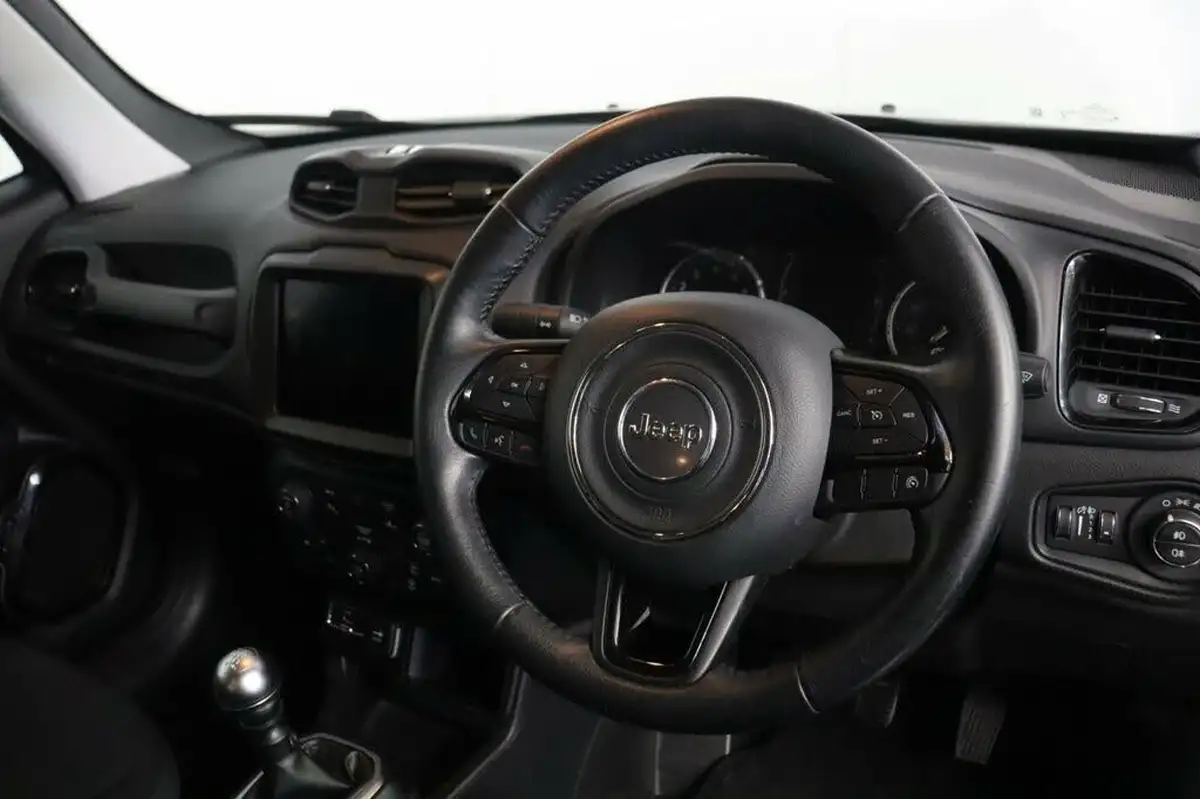 2020-jeep-renegade-10-gse-night-eagle-big-21
