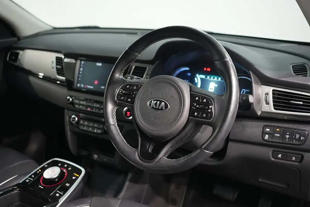2019-kia-e-niro-ev-first-edition-big-40