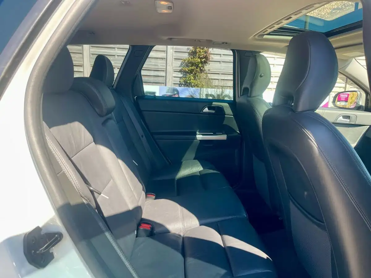2011-volvo-v50-big-18