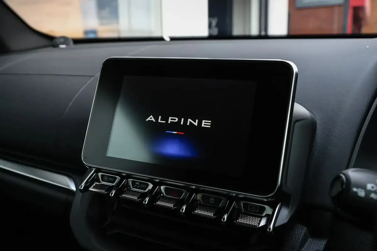2024-alpine-a110-18-t-no-trim-big-27