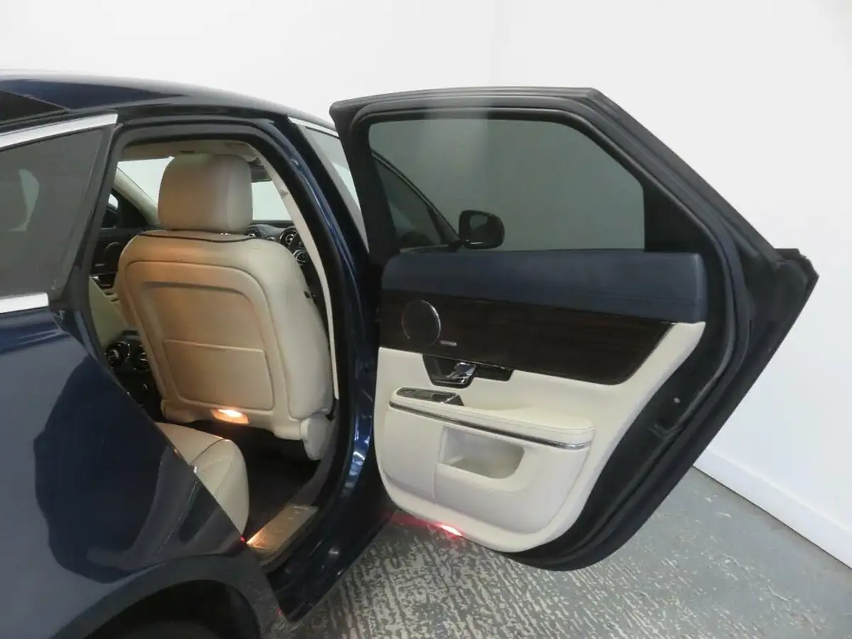 2012-jaguar-xj-series-30td-xj-portfolio-lwb-big-28
