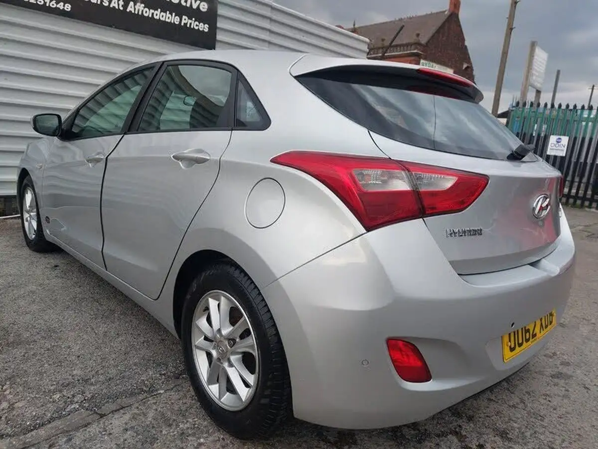 2012-hyundai-i30-14-active-5d-big-4