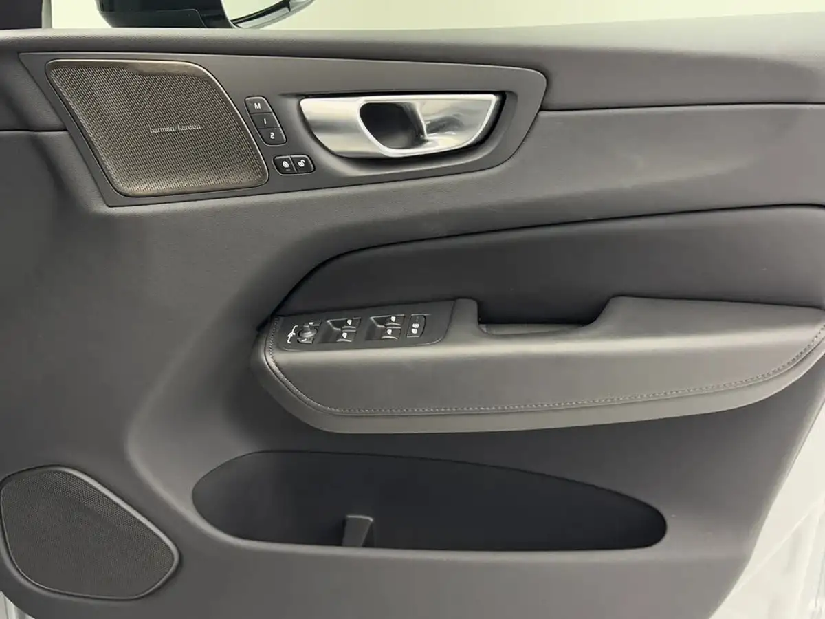2023-volvo-xc60-20-b5-plus-big-19