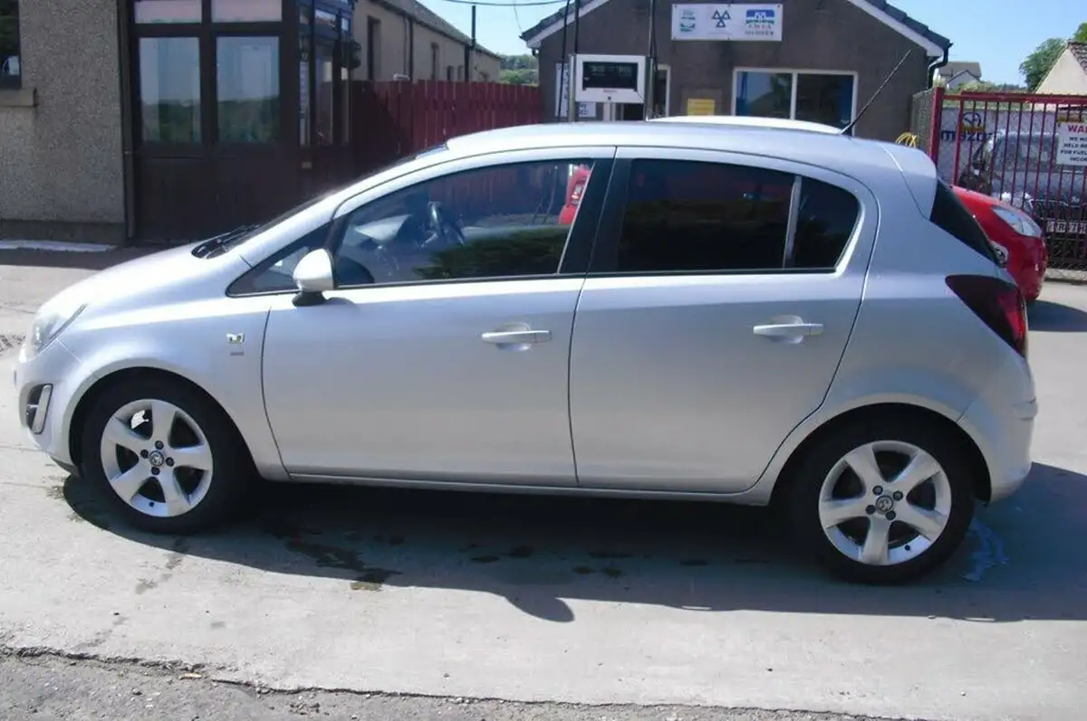 2012-vauxhall-corsa-14-sxi-5d-big-2