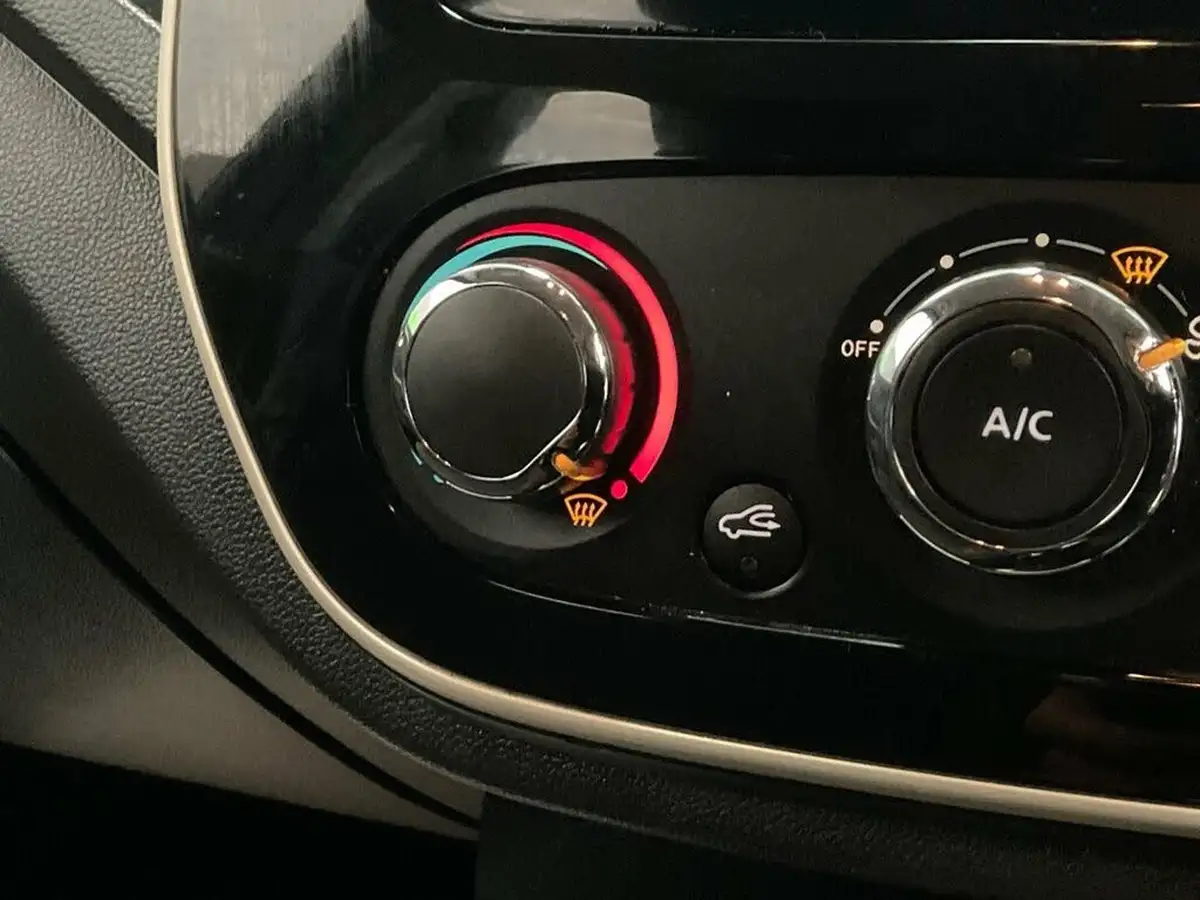 2019-renault-captur-09-tce-play-big-48
