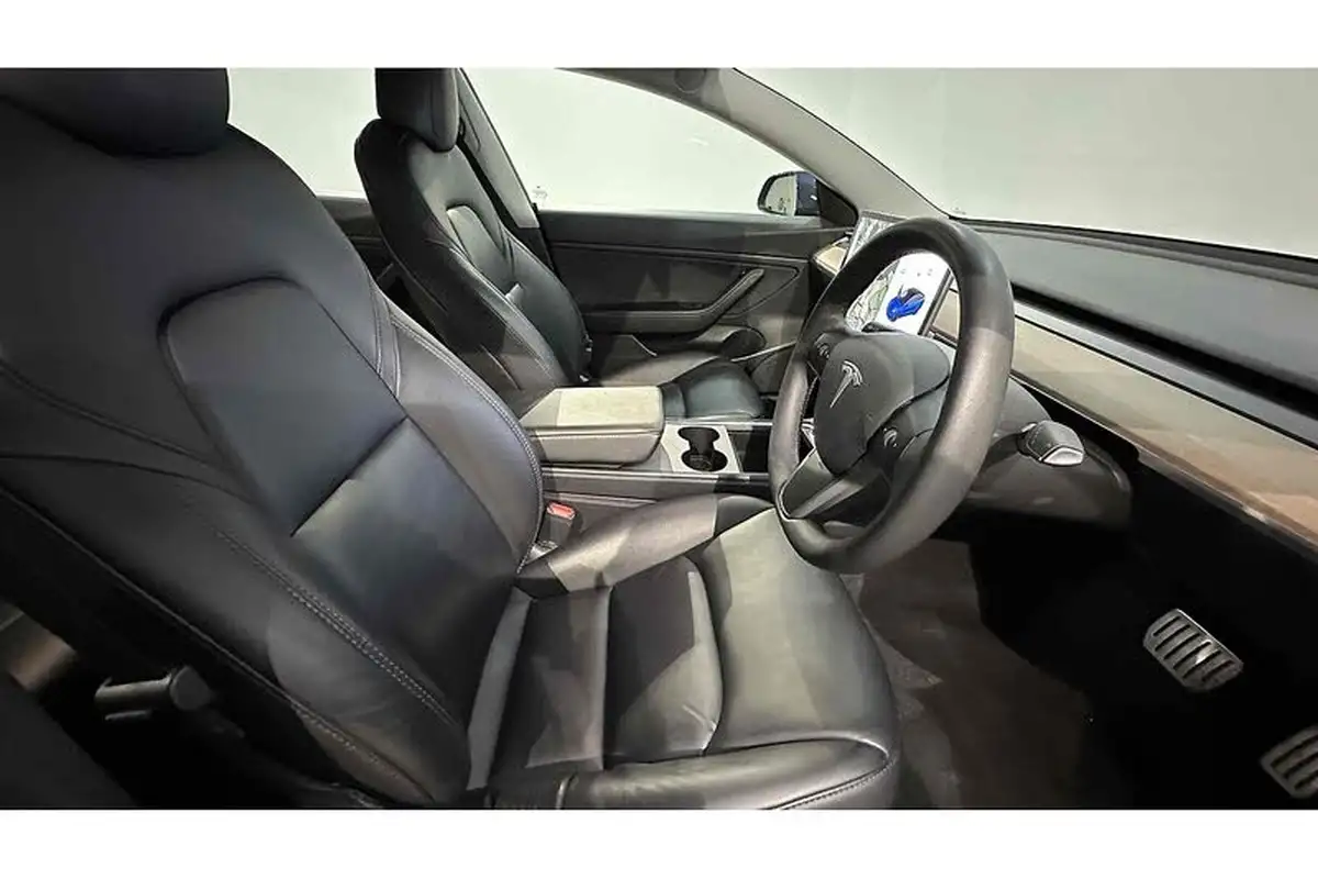 2020-tesla-model-3-e-performance-big-30