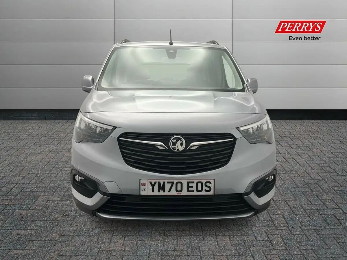 2020-vauxhall-combo-life-15-energy-100ps-7st-big-3