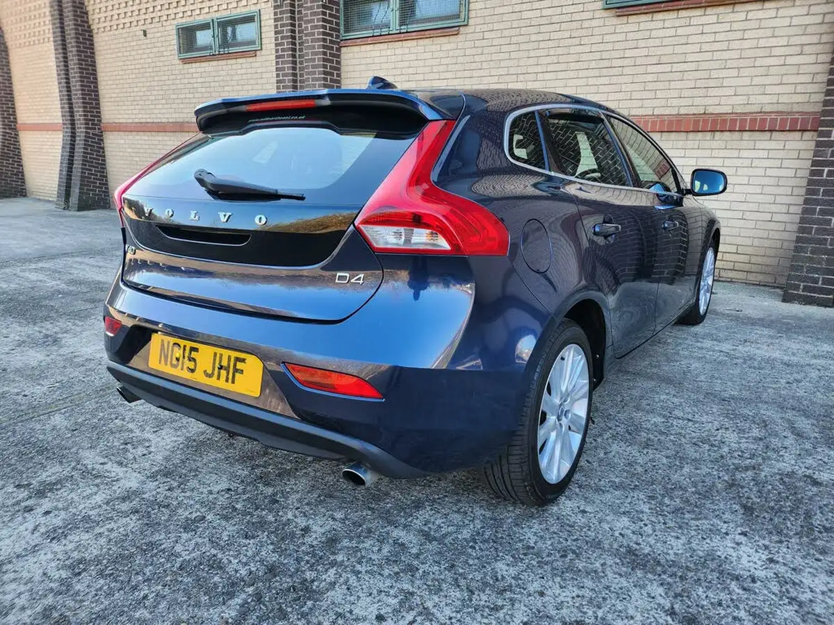 2015-volvo-v40-20td-d4-se-lux-big-4
