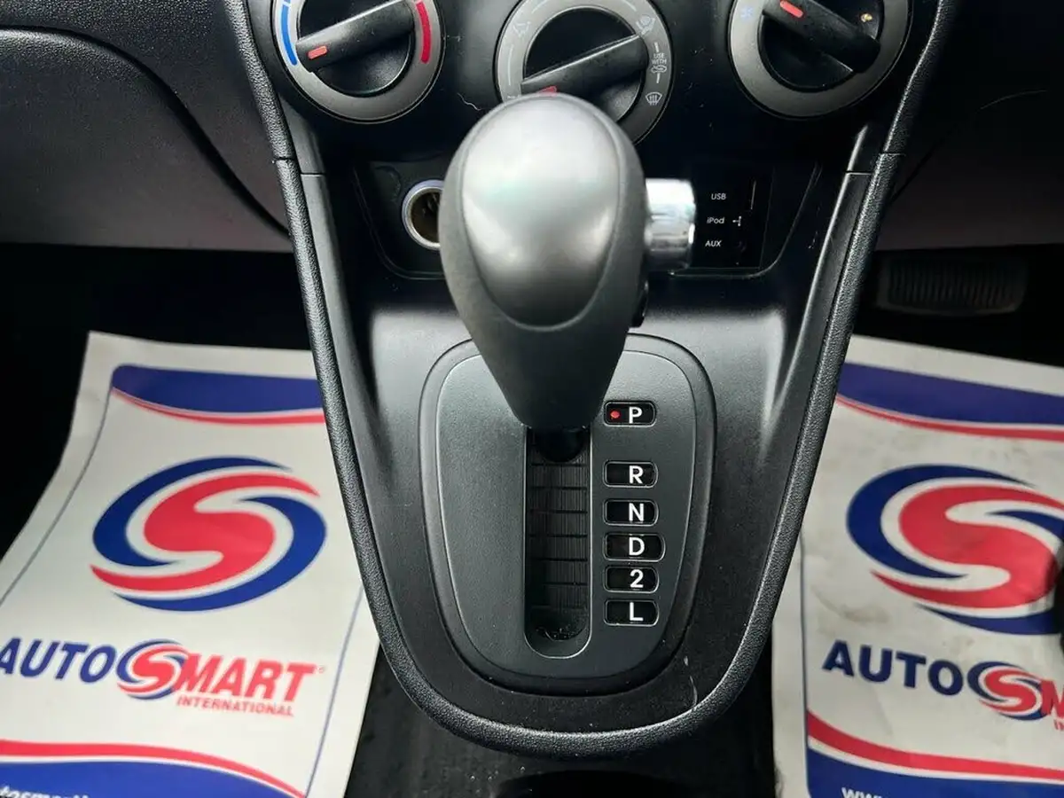2013-hyundai-i10-12-active-auto-big-11