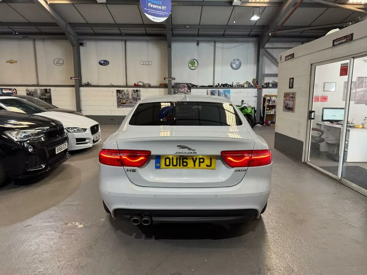 2016-jaguar-xe-20d-r-sport-180ps-auto-big-30