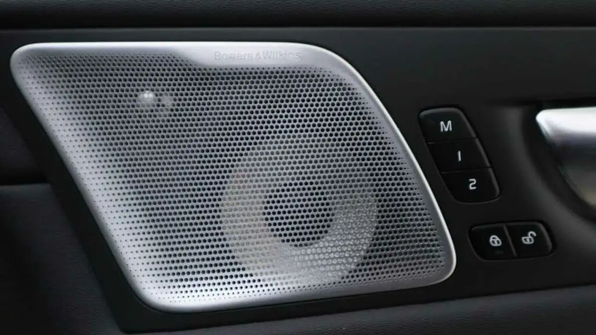 2024-volvo-xc60-20-t8-ultimate-dark-big-26