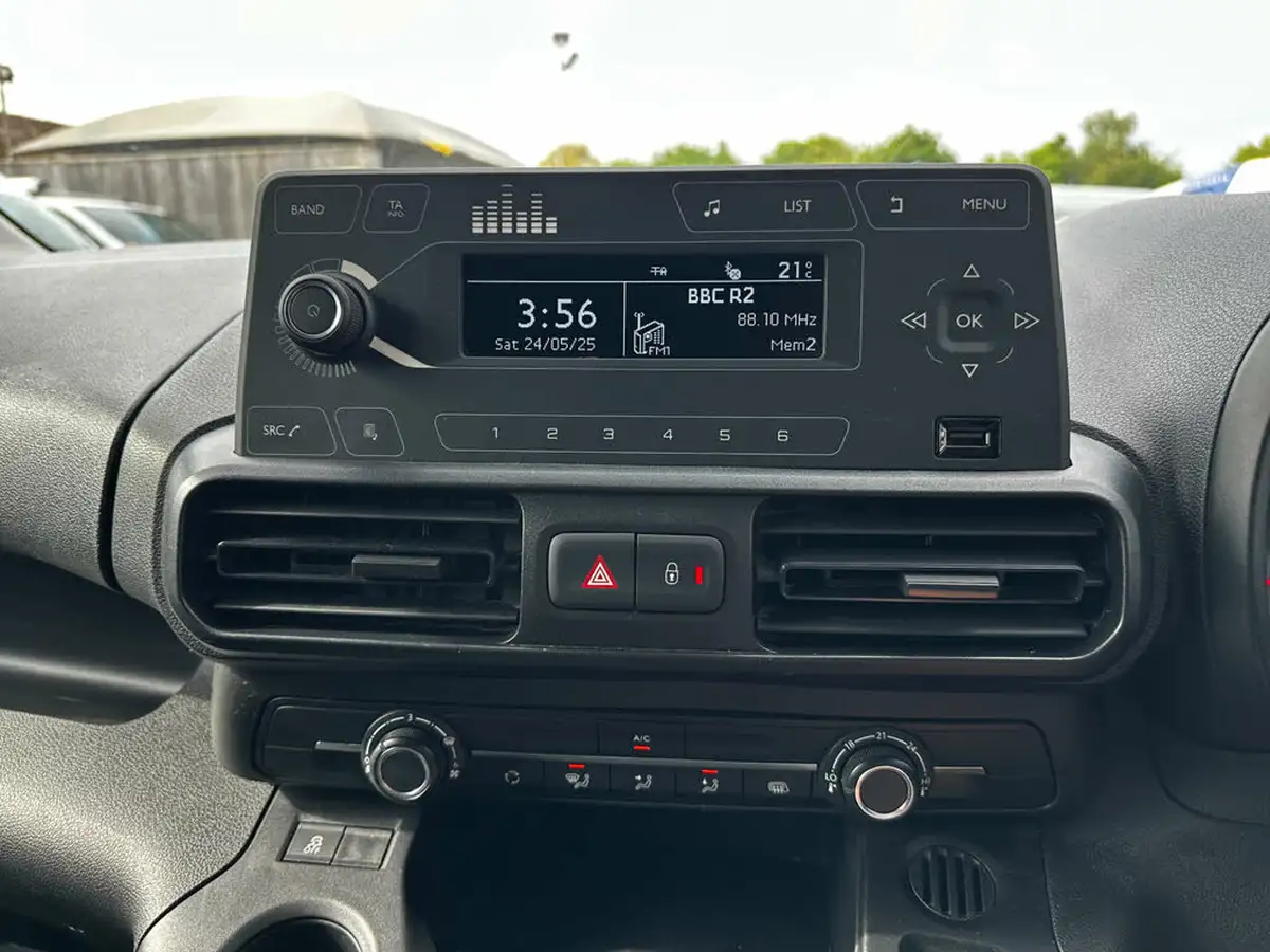 2020-vauxhall-combo-15cdti-edition-2300-75pseu6d-t-l1h1-ss-panel-big-18