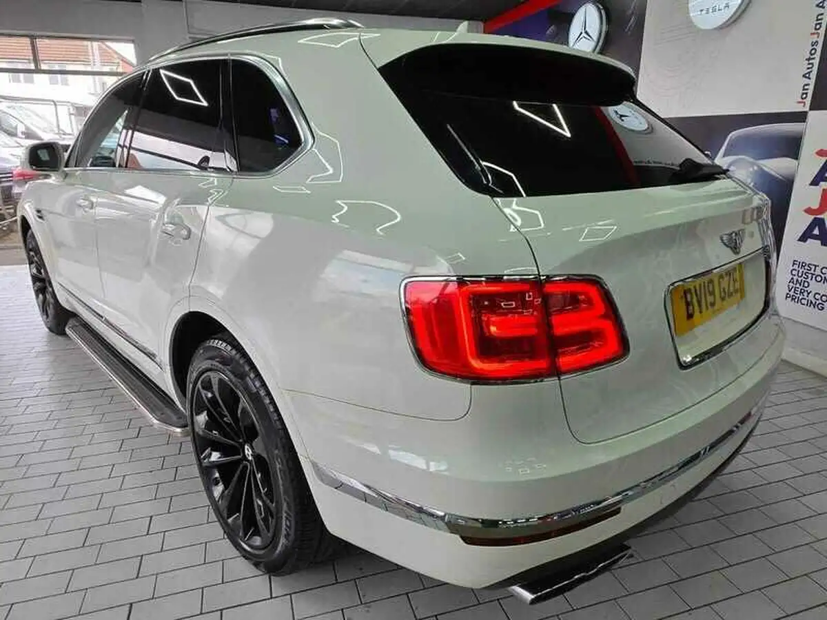 2019-bentley-bentayga-40-v8-big-24