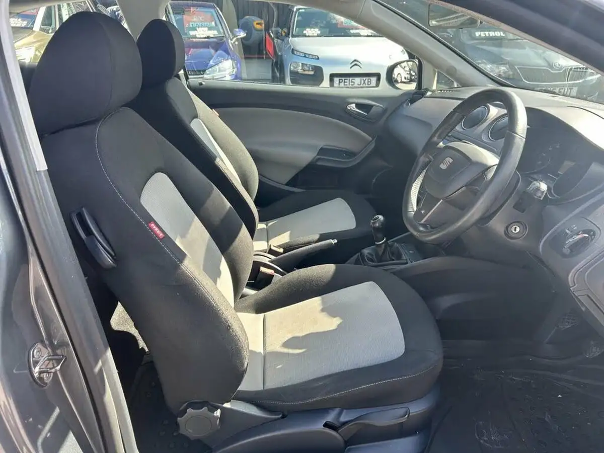2013-seat-ibiza-14-se-sportcoupe-hatchback-3d-big-17