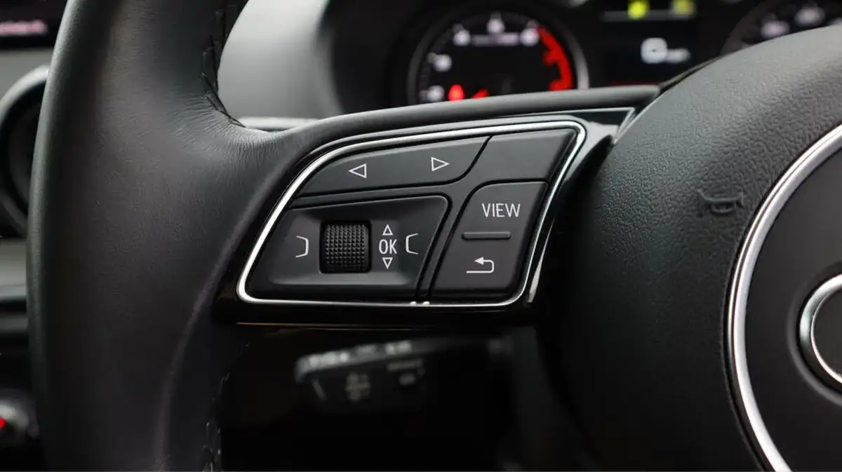 2022-audi-q2-10-30-tfsi-technik-big-23