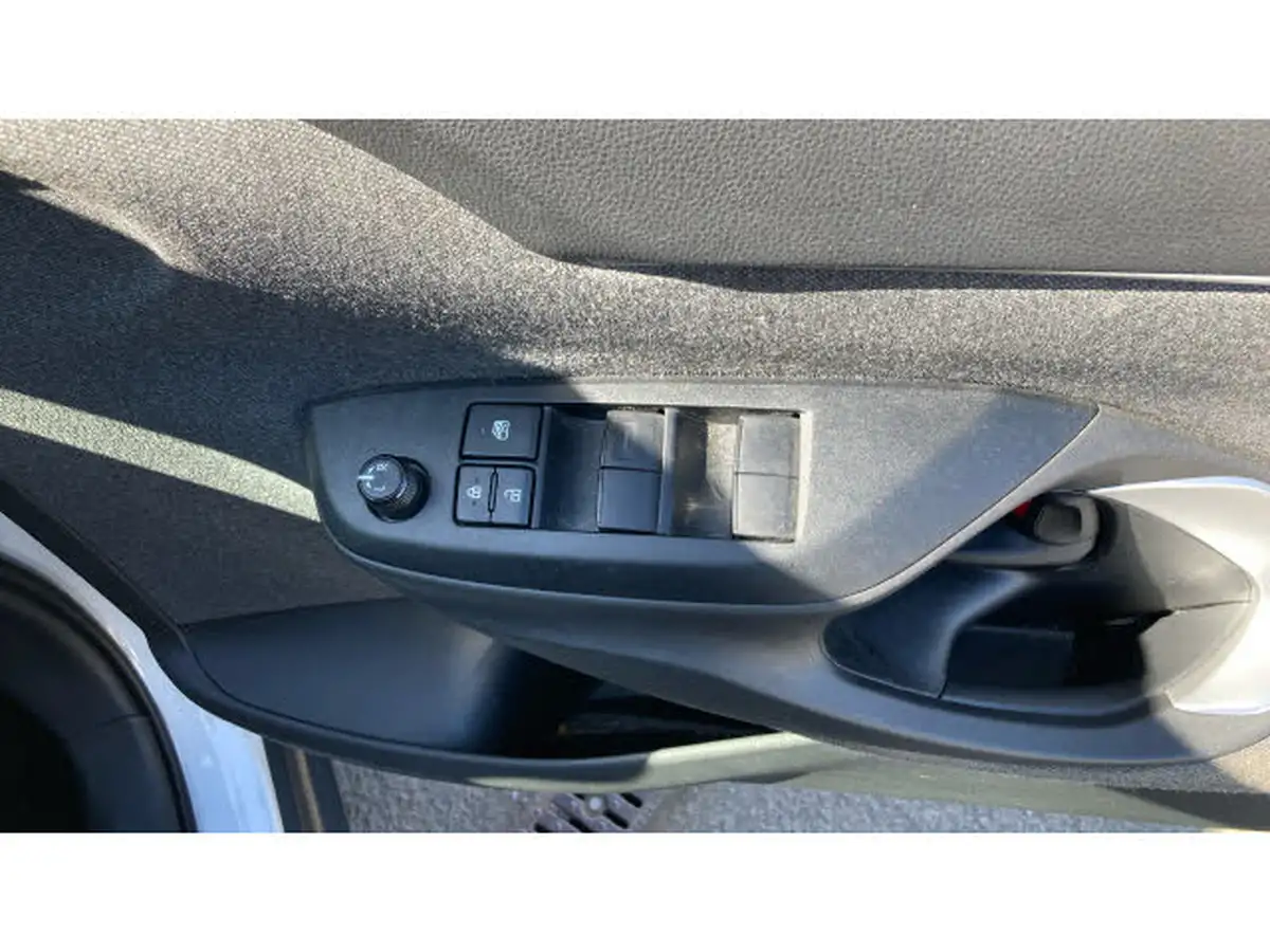 2022-toyota-yaris-15-vvt-i-design-panoramic-roof-big-29